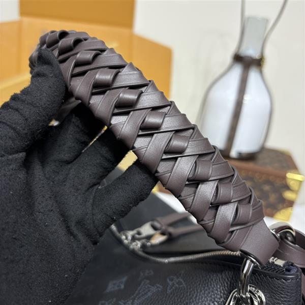 2026124175359896 560